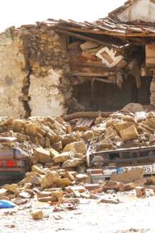 Deslizamento de terras danifica casas e estradas em Arruda dos Vinhos 